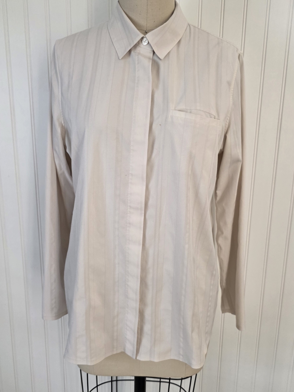 Athleta Urbanite UPF 50 Beige Long Sleeve Button Down Stretch Breathable M - Picture 3 of 9